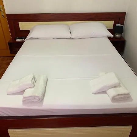 Hillside Guest house *